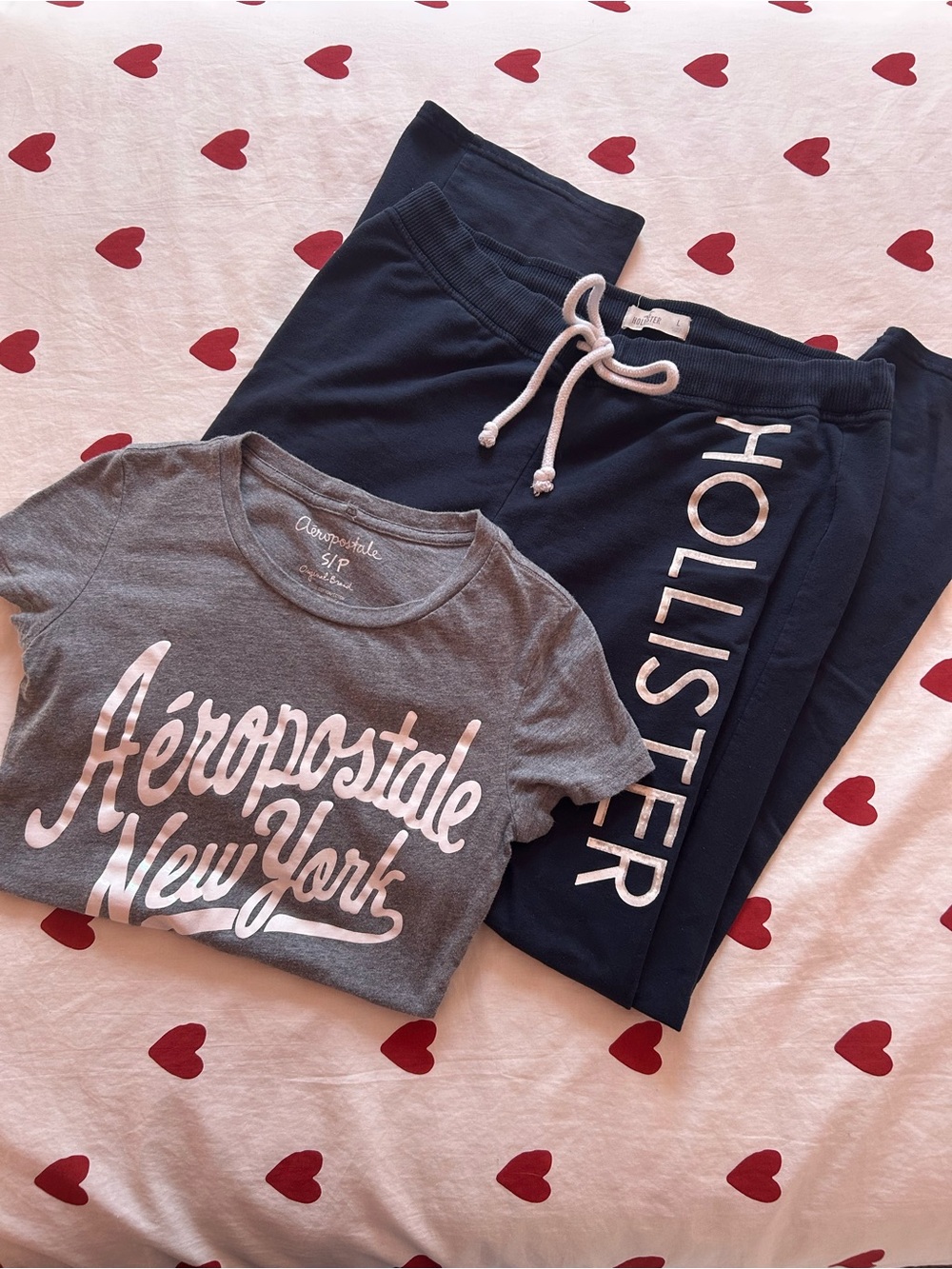 Aeropostale Gray Logo Tee and Hollister Navy Joggers Bundle
